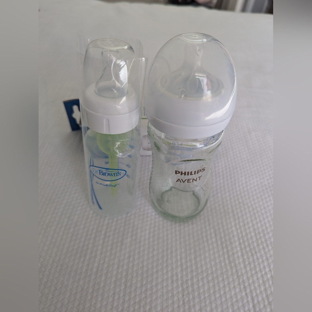 Lot 2 Philips Avent 8oz and Dr Browns 4 oz Glass Baby Bottles.